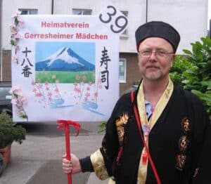 Hansi mit Schild